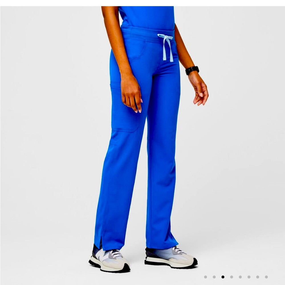 NWT Never worn Figs Kade Cargo Scrub pants Royal blue Medium M